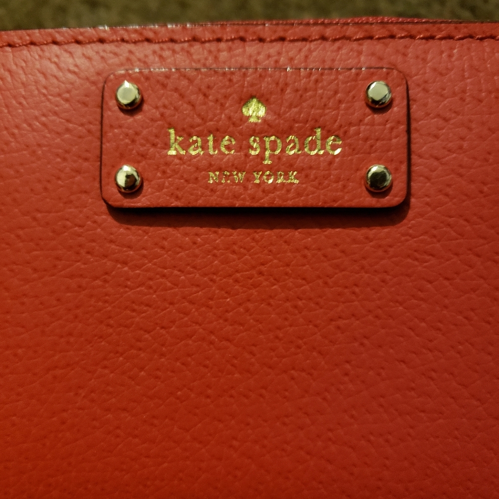 ❤Kate Spade Zip Wallet. - Picture 2 of 4